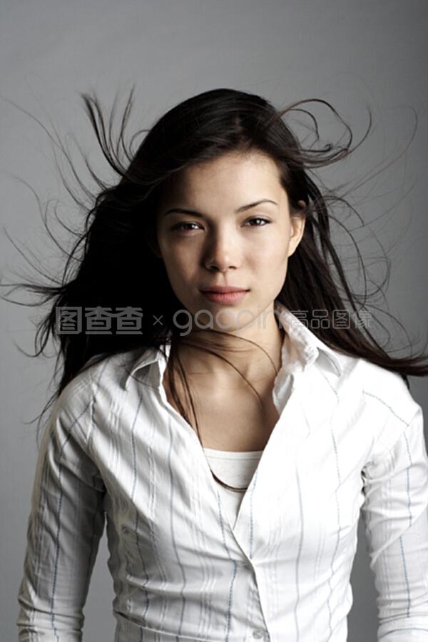嘴唇直播下载 雨夜魅影